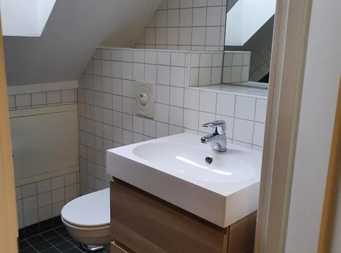 Kong Oscars Apartment *