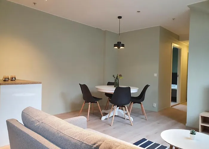 Kong Oscars Apartment *