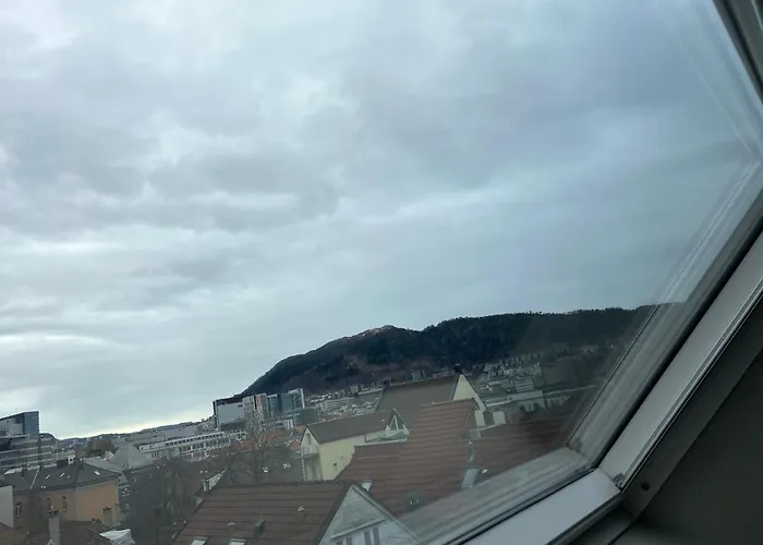 Kong Oscars Apartment *