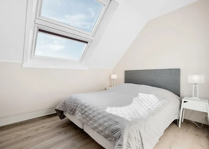 Kong Oscars Apartment *