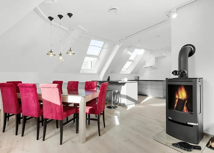 Kong Oscars Apartment